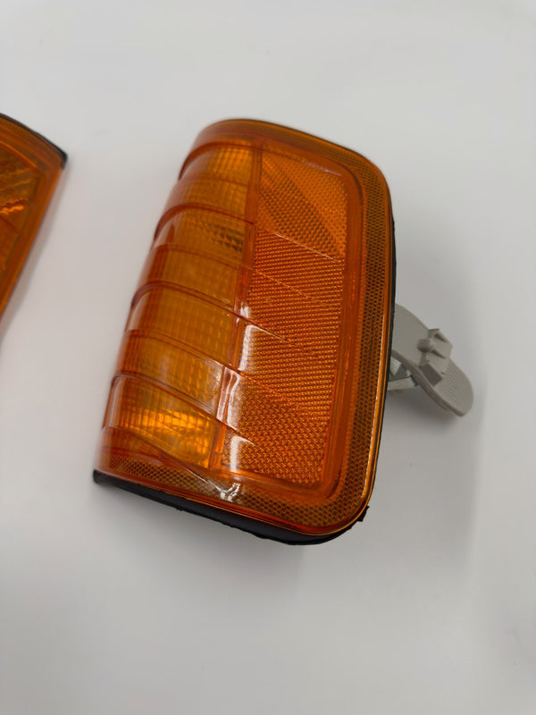 Mercedes-Benz W124 E-Class Compatible US USA Turn Signal Light Set Yellow R+L 1985-1995