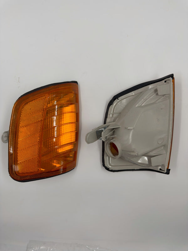 Mercedes-Benz W124 E-Class Compatible US USA Turn Signal Light Set Yellow R+L 1985-1995