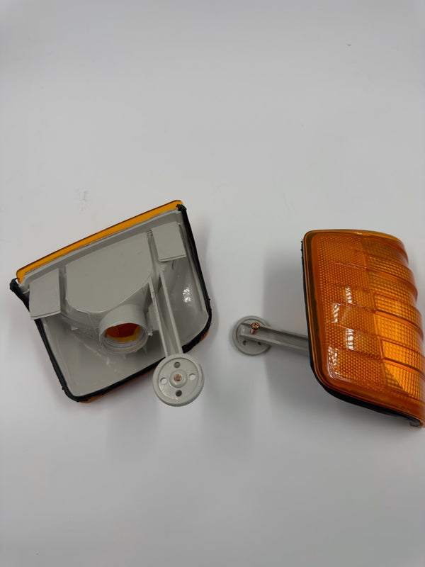 Mercedes-Benz W201 US USA Compatible Turn Signal Light Set Yellow R+L 82-93 2018260043
