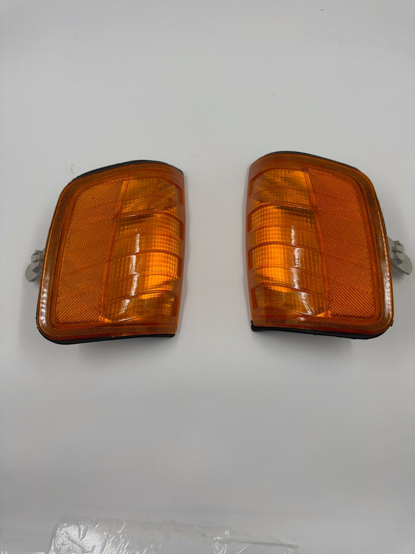 Mercedes-Benz W124 E-Class Compatible US USA Turn Signal Light Set Yellow R+L 1985-1995