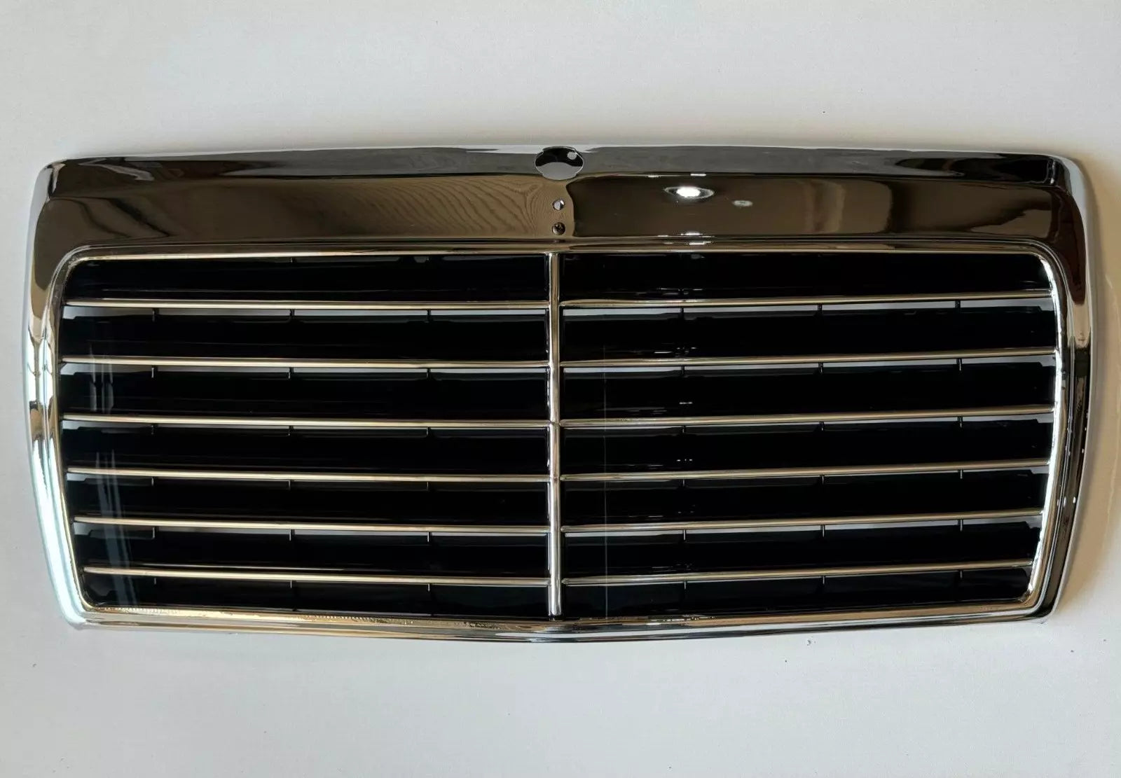 Mercedes-Benz W124 Avangarde 85-92 Compatible Front Chrome Mercedes-Benz W124 Avangarde 85-92 Compatible Front Chrome